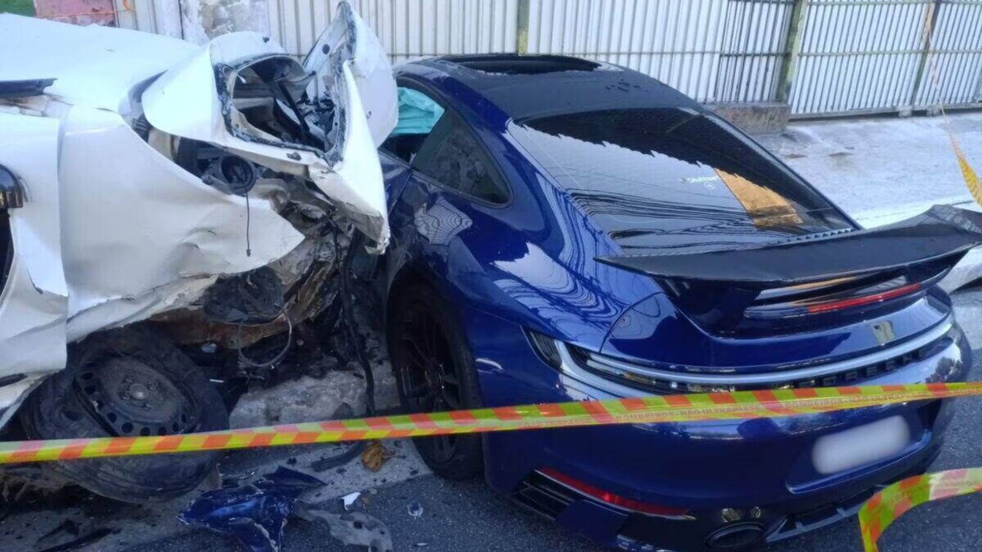 O rapaz dirigia a Porsche