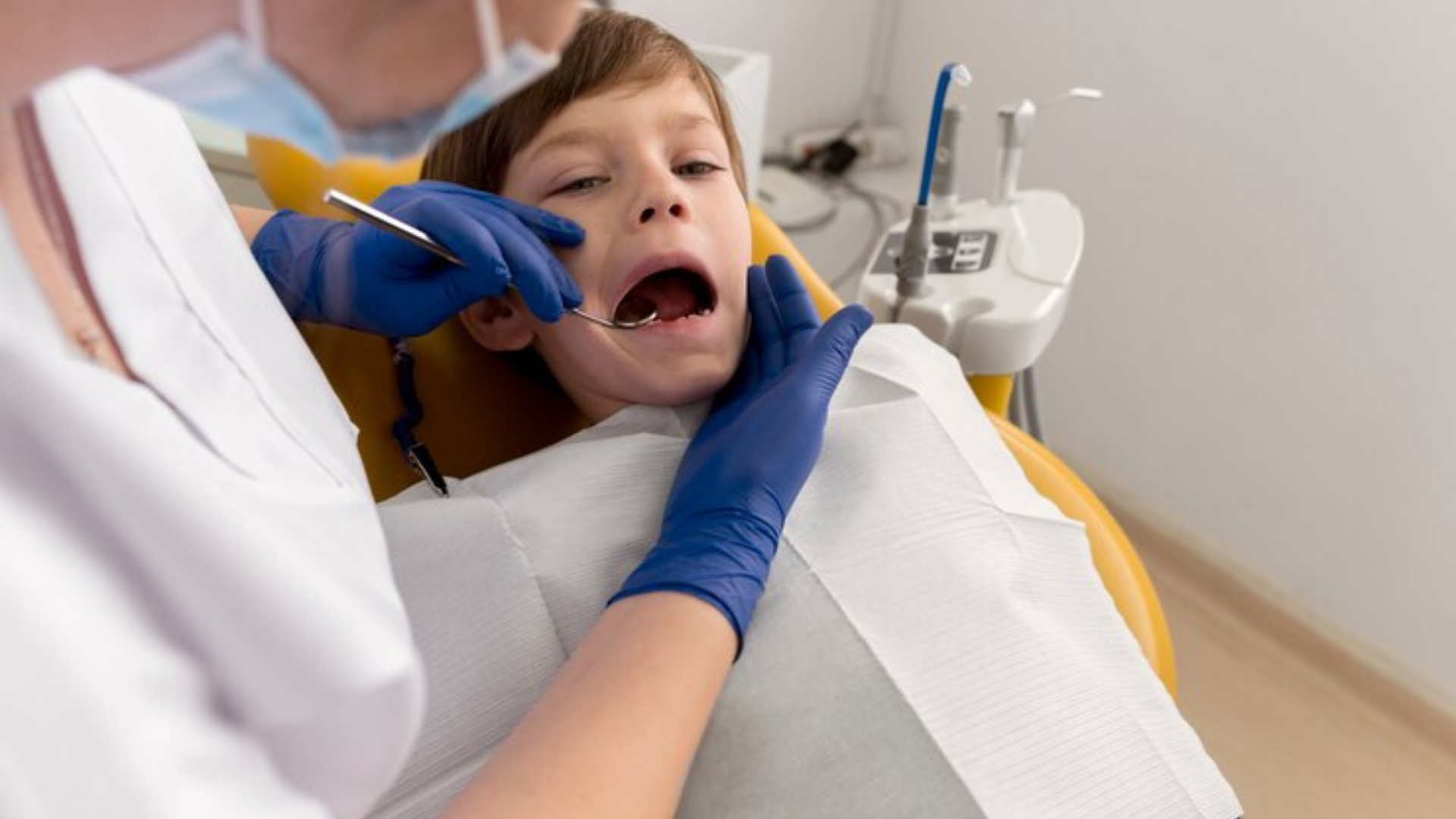 Criança no dentista
