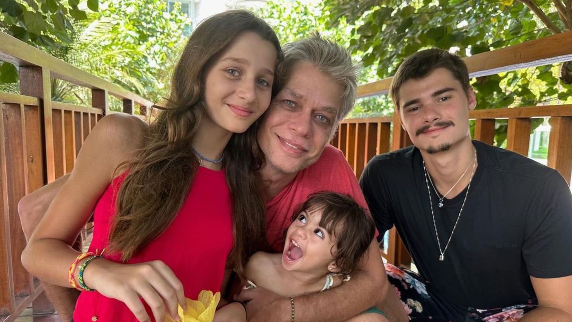 Fábio Assunção com os três filhos