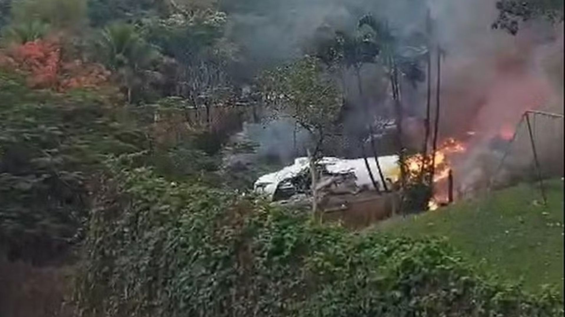 Avi&atilde;o cai em Vinhedo