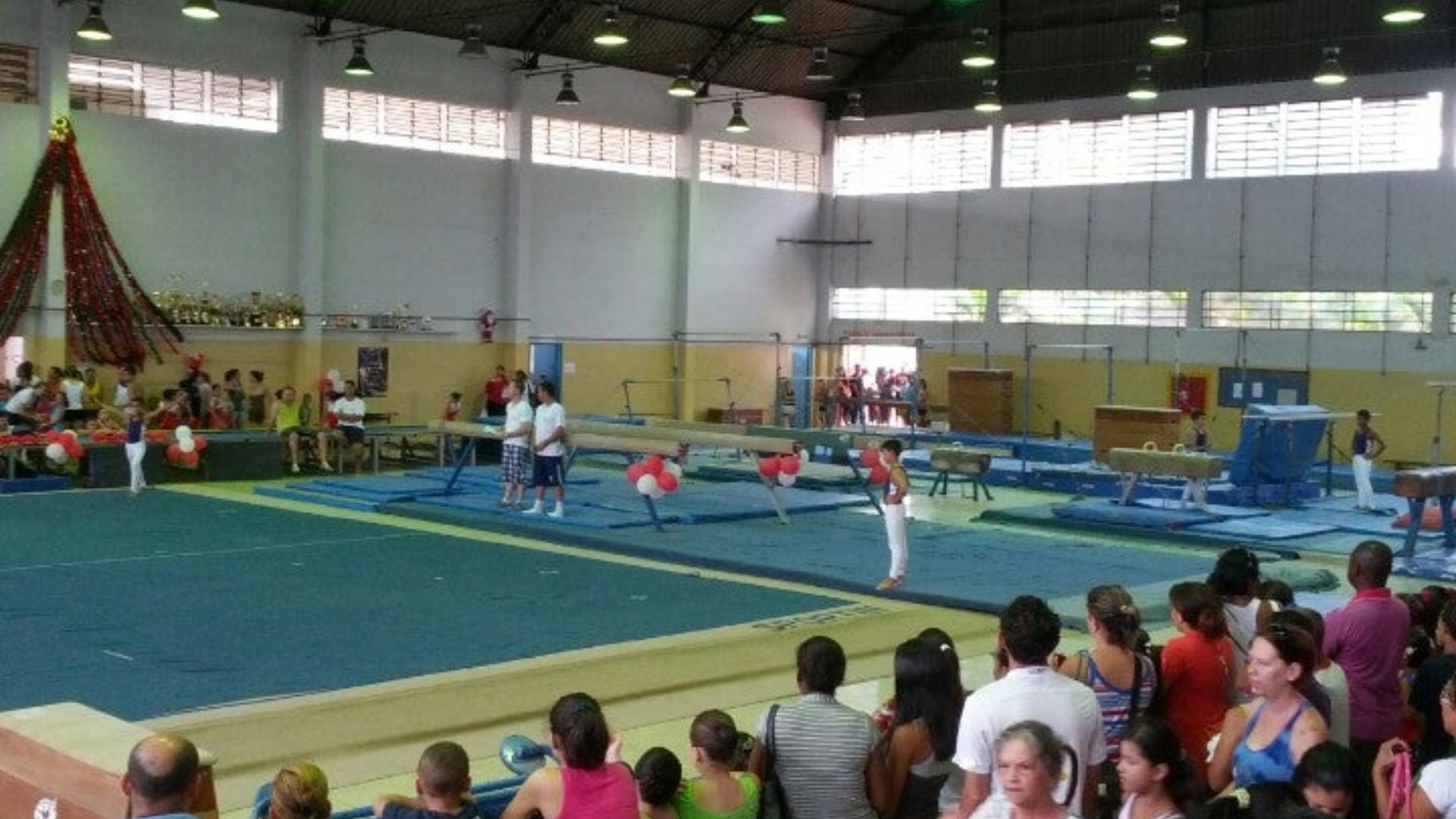 gin&aacute;sio