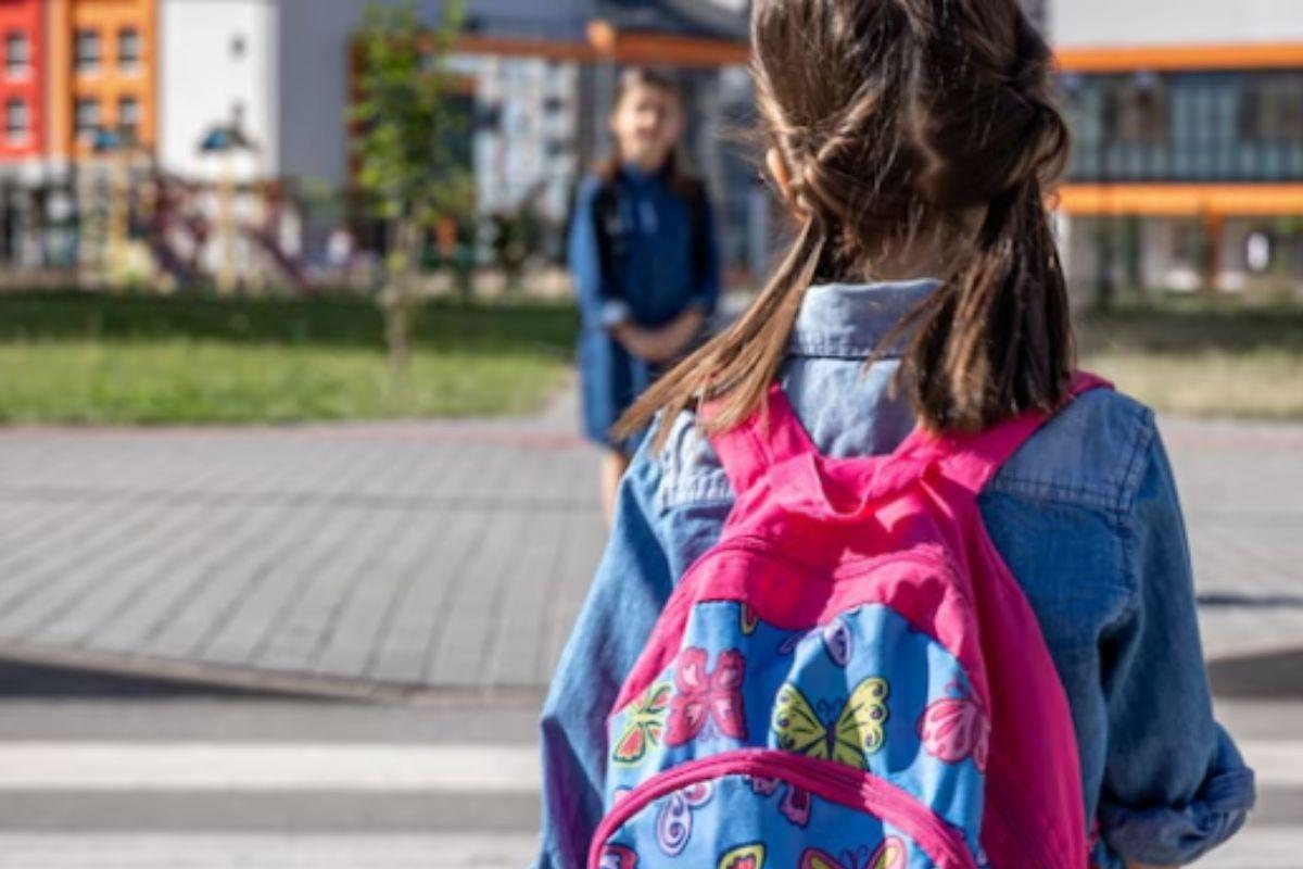 Menina na escola 