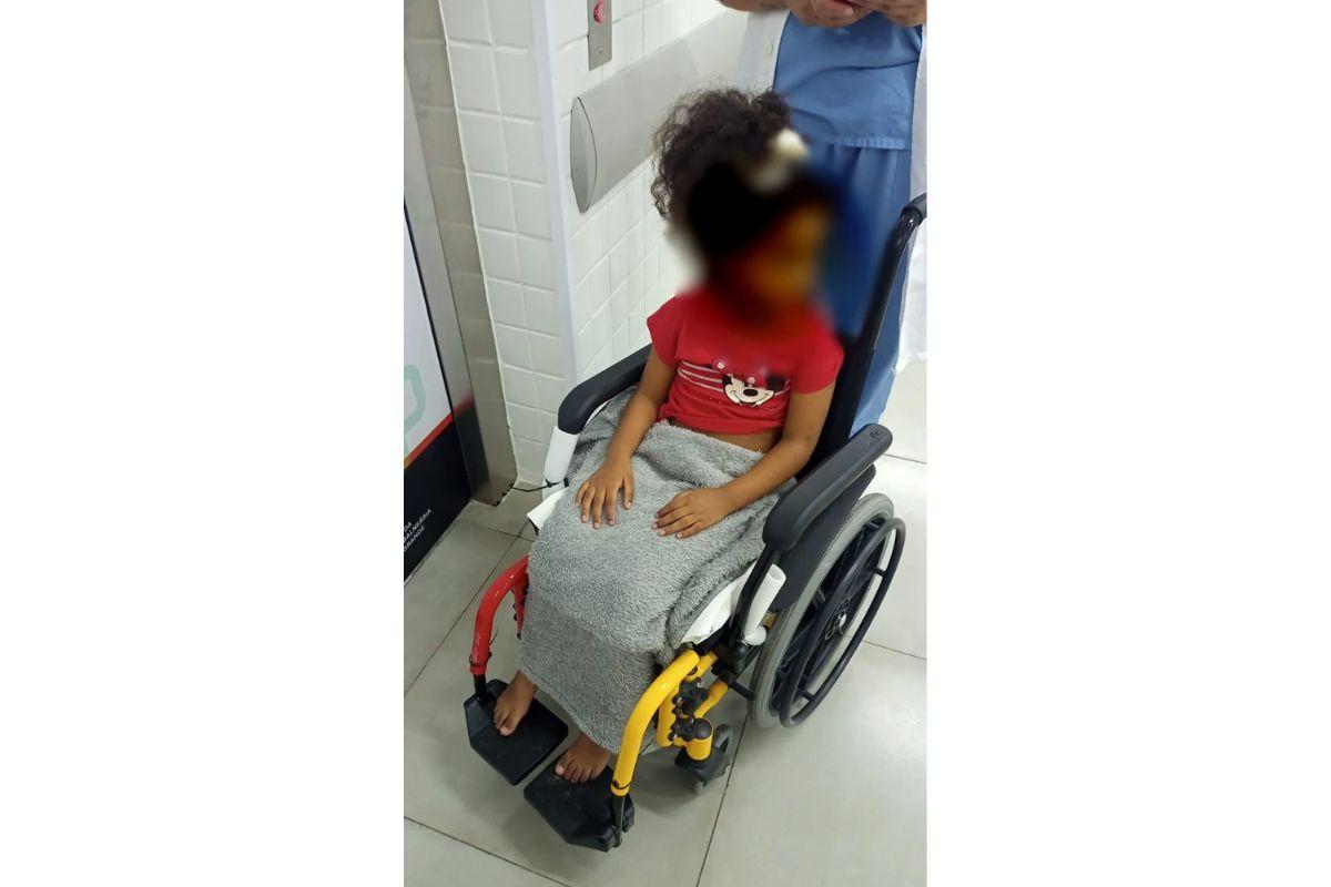 A menina recebeu atendimento médico