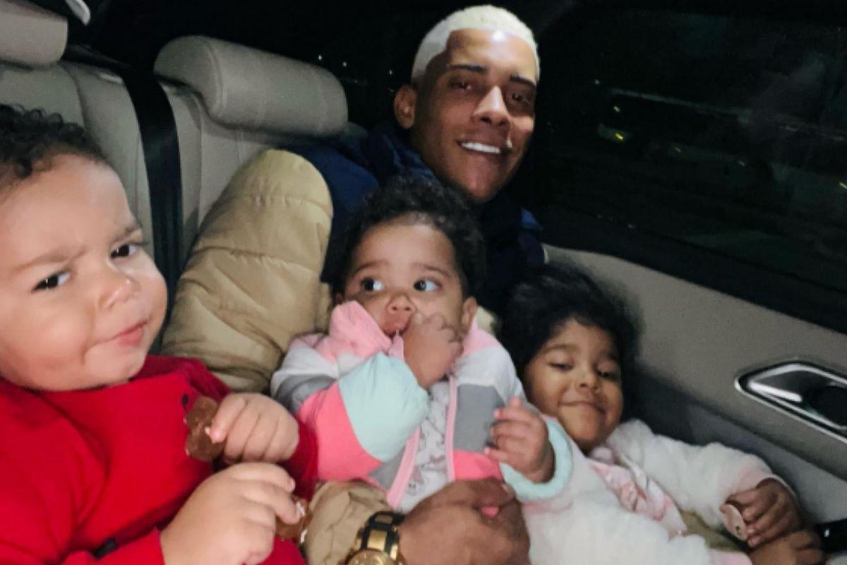 Poze com os filhos 