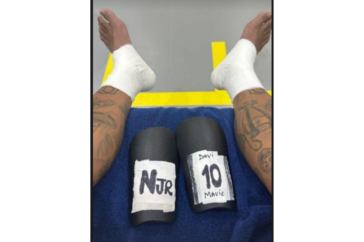 Neymar mostra homenagem no pré jogo