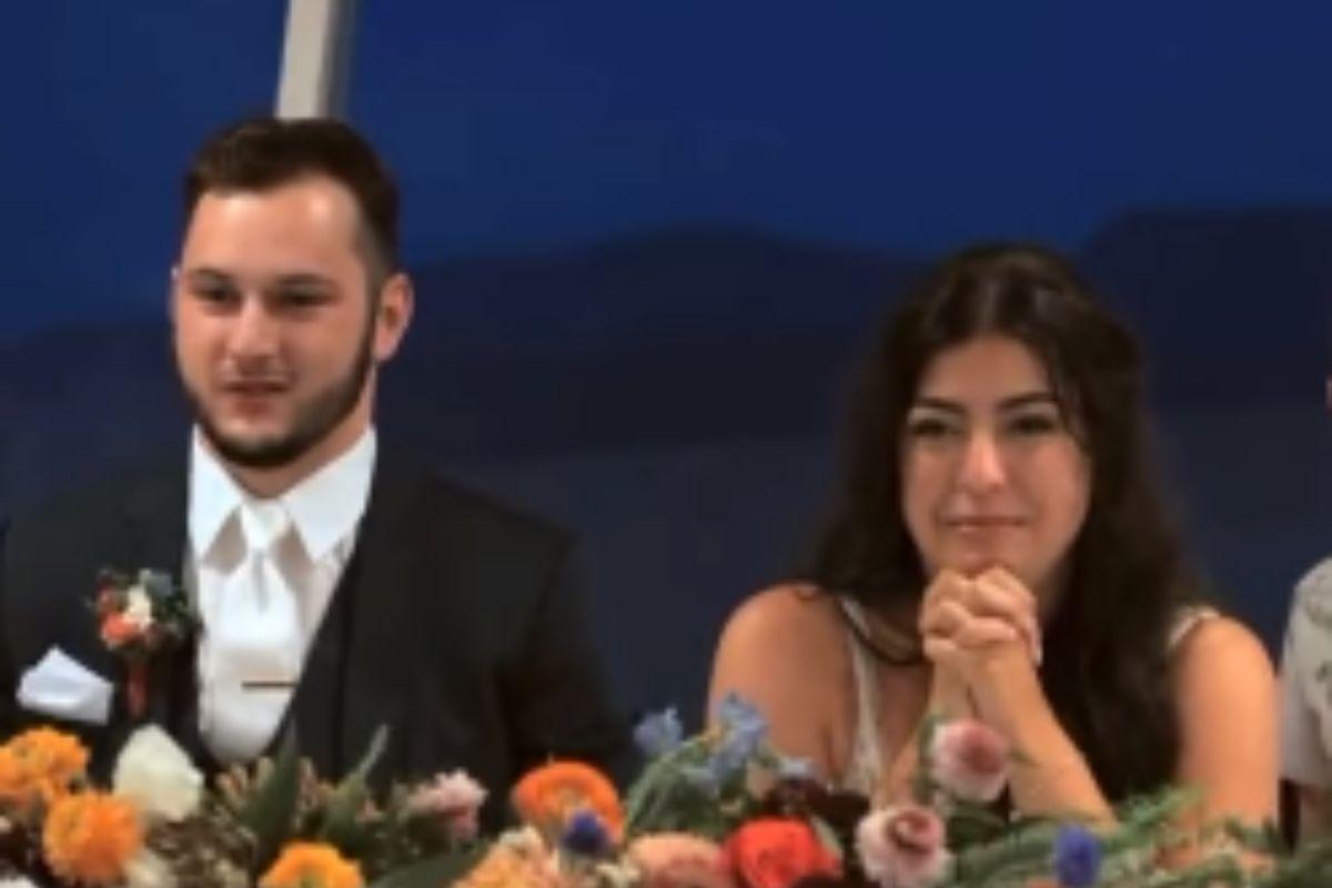 Menino de 9 anos faz discurso emocionante em casamento de família