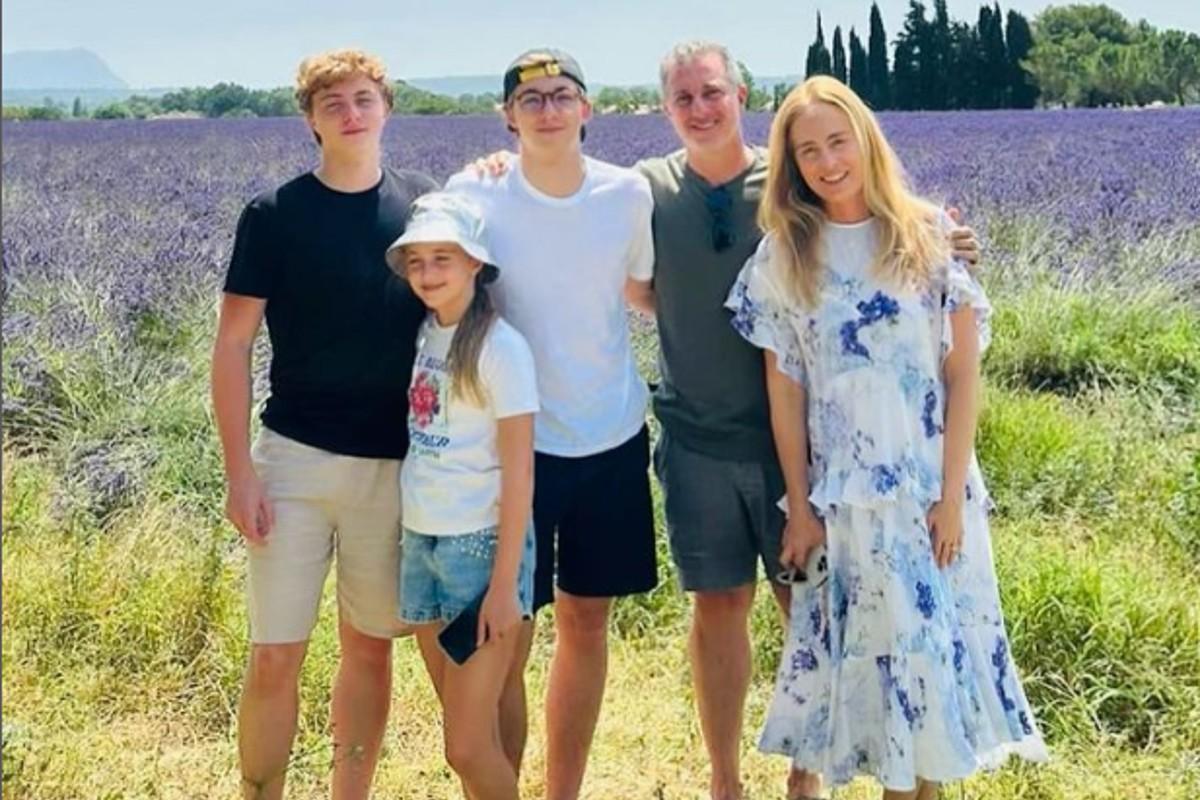Angélica posta foto em família e tamanho dos filhos chama atenção