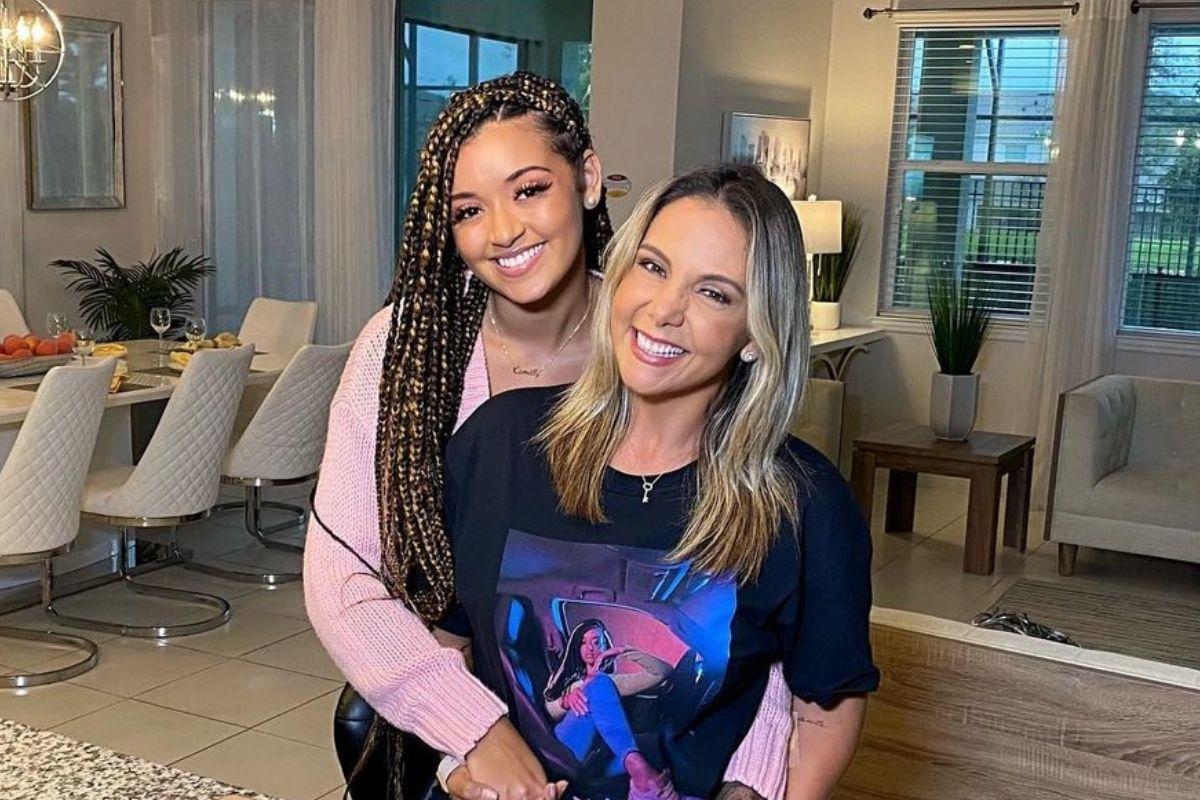 Carla Perez ao lado da filha, Camilly Victória