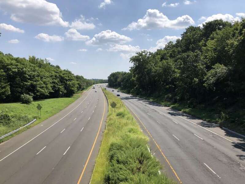 View south along New Jersey State Route 19 (Paterson Peripheral) from the overpass for Passaic County Route 621 (Valley Road) in Paterson, Passaic County, New Jersey