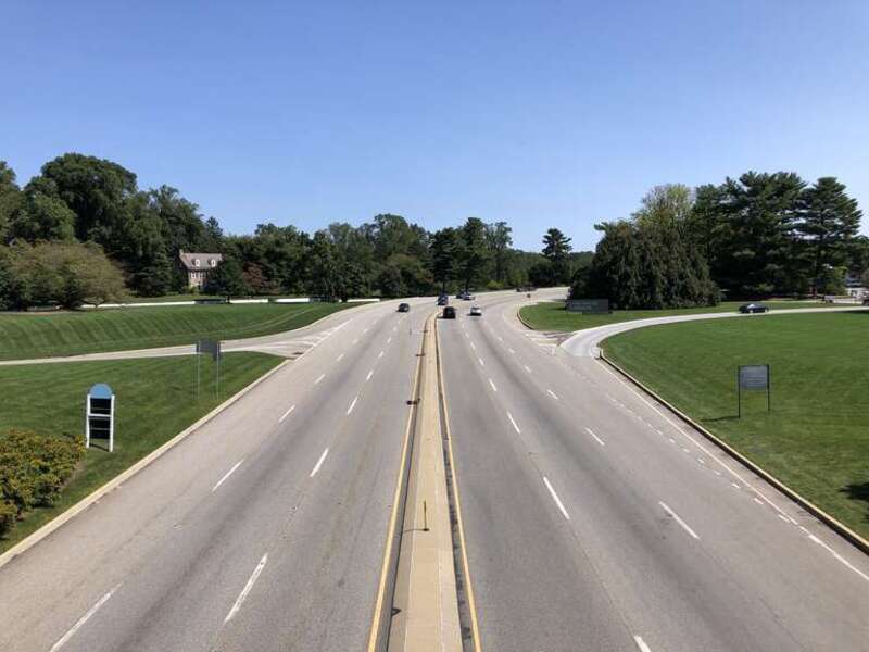 View north along U.S. Route 1 (Baltimore Pike) from the overpass for Longwood Road along the border of East Marlborough Township and Kennett Township in Chester County, Pennsylvania