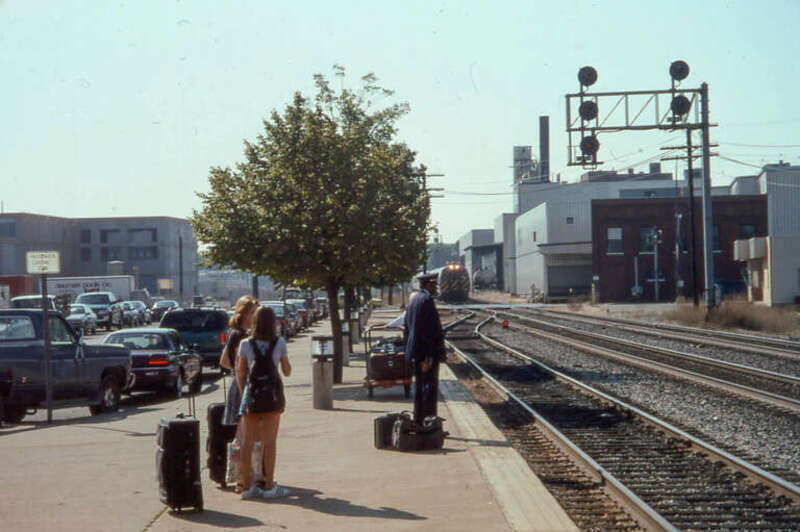 A westbound Wolverine arrives at Battle Creek in August 1996