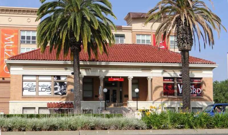 Anaheim Public Library (Carnegie Library) — at 241 S. Anaheim Blvd., Anaheim, California.
The Mediterranean Revival style Carnegie Library was built in 1908.
Listed on the National Register of Historic Places in Orange County, California.