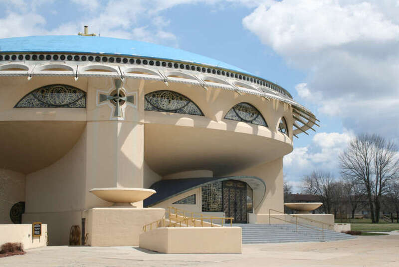 The Annunciation Greek Orthodox Church in ﻿Wauwatosa. Designed by Frank Lloyd Wright. Taken and uploaded on April 22, 2009. 
Attribute to Kevin S. Hansen.