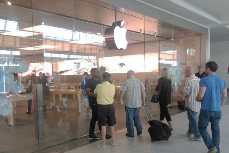 Looking east at Apple Store in Garden City as doors open on the first day of sale of Apple Watch.