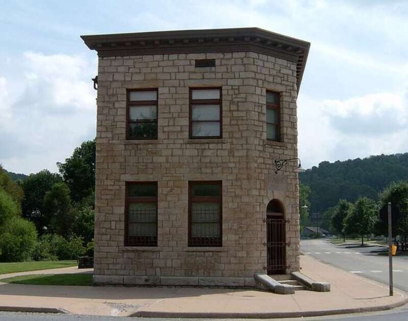 Bank of Glen Jean in w:New River Gorge National River.