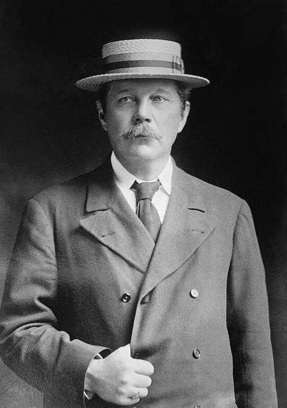 Original description from the library of congress :Bain News Service,, publisher. Conan Doyle. No date recorded on caption card.
1 negative : glass ; 5 x 7 in. or smaller.Notes: Title from unverified data provided by the Bain News Service on the