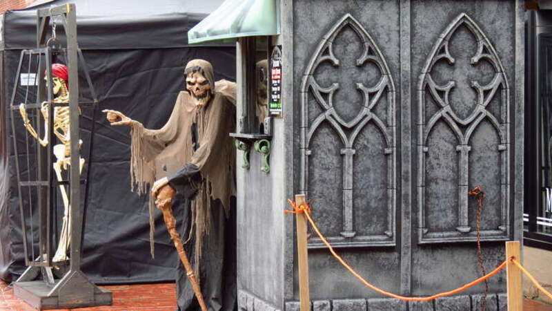 Count Orlok's Nightmare Gallery, 285 Derby St, Salem, Massachusetts, United States