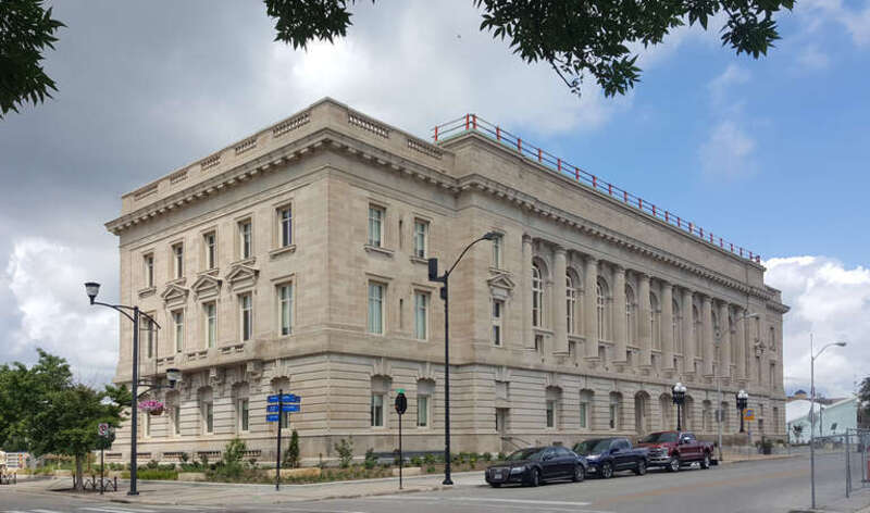 Southeast view of the Des Moines Municipal Building