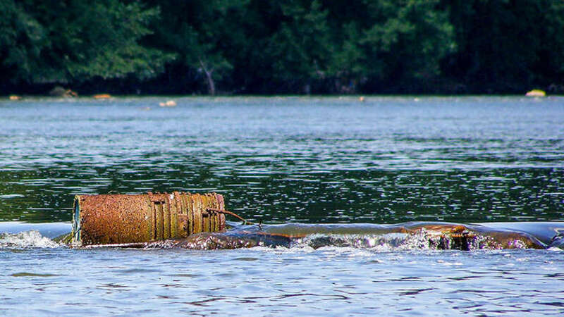 Fish Weir over the Passaic River, Paterson - Fair Lawn, New Jersey (looking north by kayak)