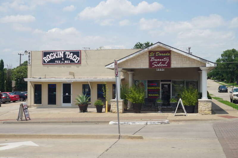 Rockin Taco &amp; Tex-Mex and El Dorado Beauty Salon in Frisco, Texas (United States).