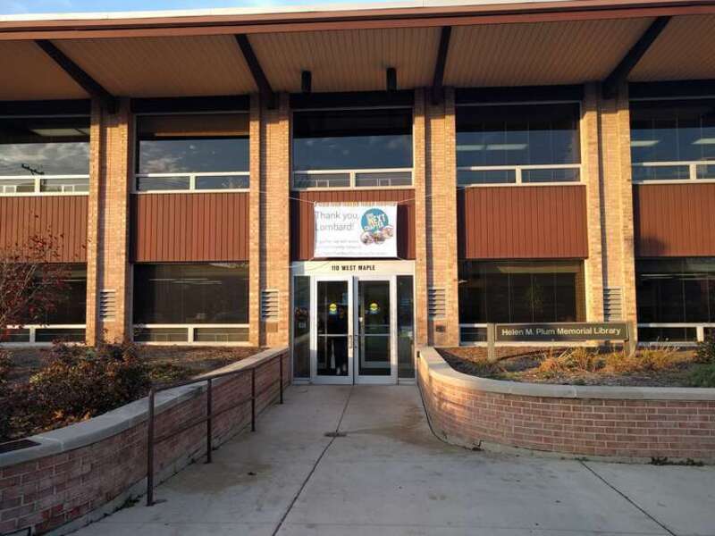This is a photograph of the Helen Plum Library, located in en:Lombard, Illinois.