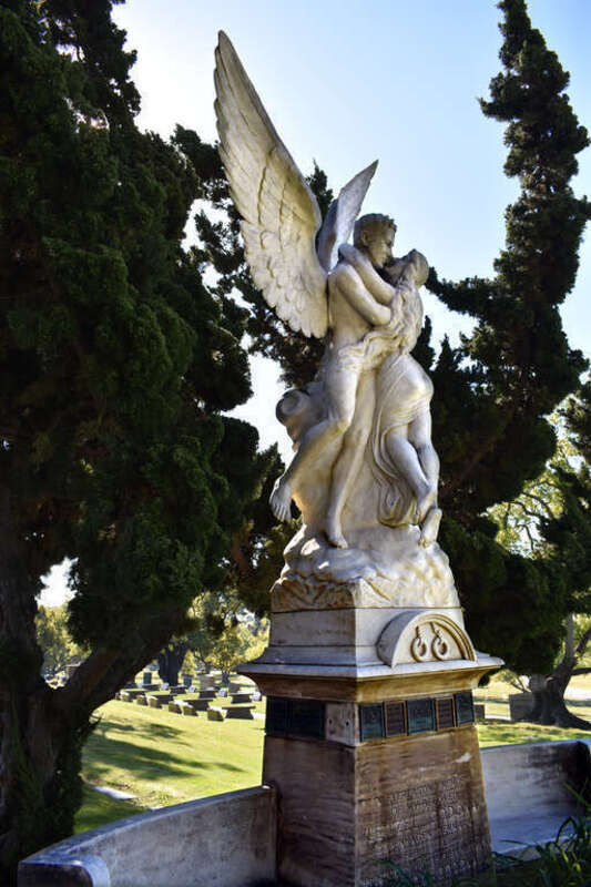 memorial to Leitzel Codona at family grave, erected by her husband Alfredo Codona