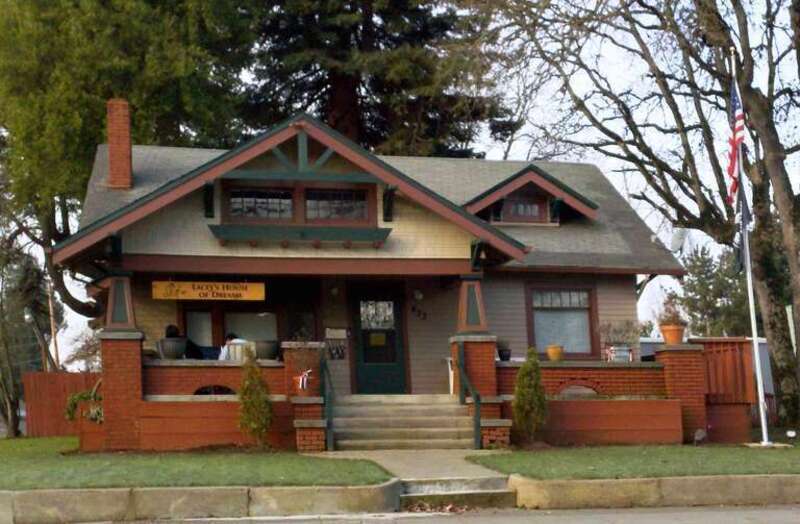Lacey's House for Veterans in w:Hillsboro, Oregon, on First Street/w:Oregon Route 219 at Oak Street.
