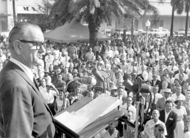 Local call number: RC19363Title: Lyndon B. Johnson speaking at Hemming Park: Jacksonville, FloridaDate: October 1960Physical descrip: 1 photoprint - b&amp;w - 8 x 10 in.Series Title: