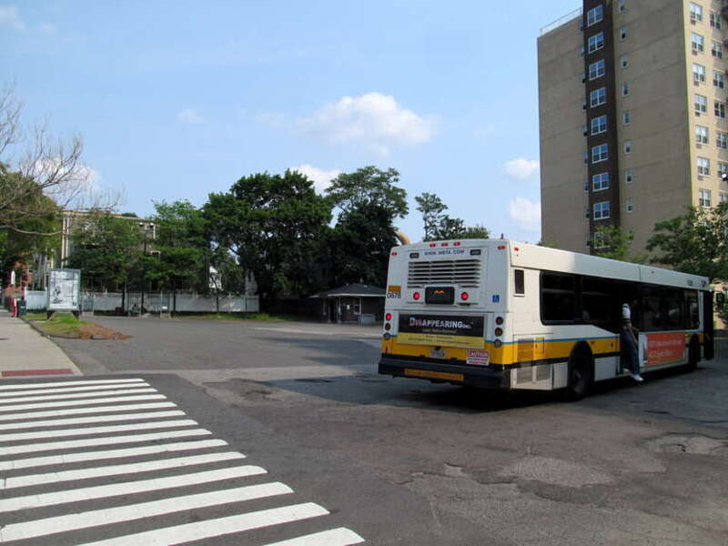 A #88 bus terminates at Clarendon Hill Busway in July 2015