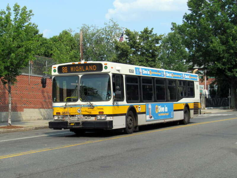 A #88 bus outbound on Broadway, about to arrive at Clarendon Hill Busway