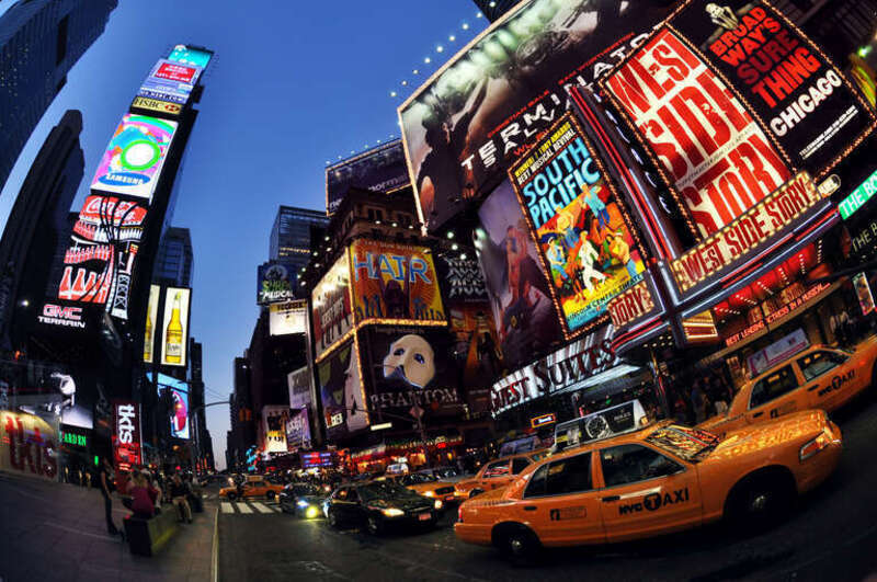 Time Square, Manhattan, NYC

www.apt613.ca/2010/03/09/showtunes-showdown/