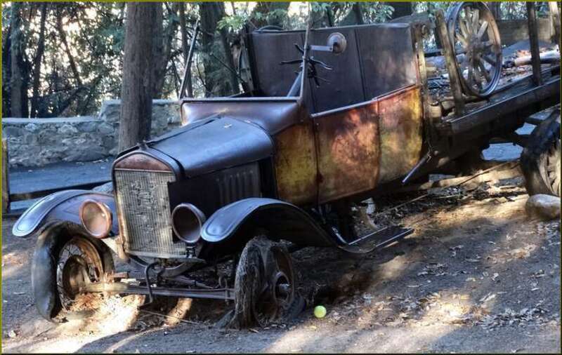 (1 in a multiple picture set)
At one time this truck hauled apples at Parrish Ranch, but was parked long ago. Now it rests under the trees and rusts to a nice patina.