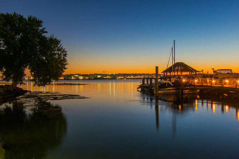 500px provided description: Dawn breaking over the Potomac River as seen from the waterfront in Old Town Alexandria, Virginia.

You can find <a href="www.fischerfotos.com/usa/h3ce17045">this photo</a>, along with others, in the <a