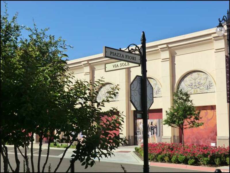 Palladio Mall Intersection