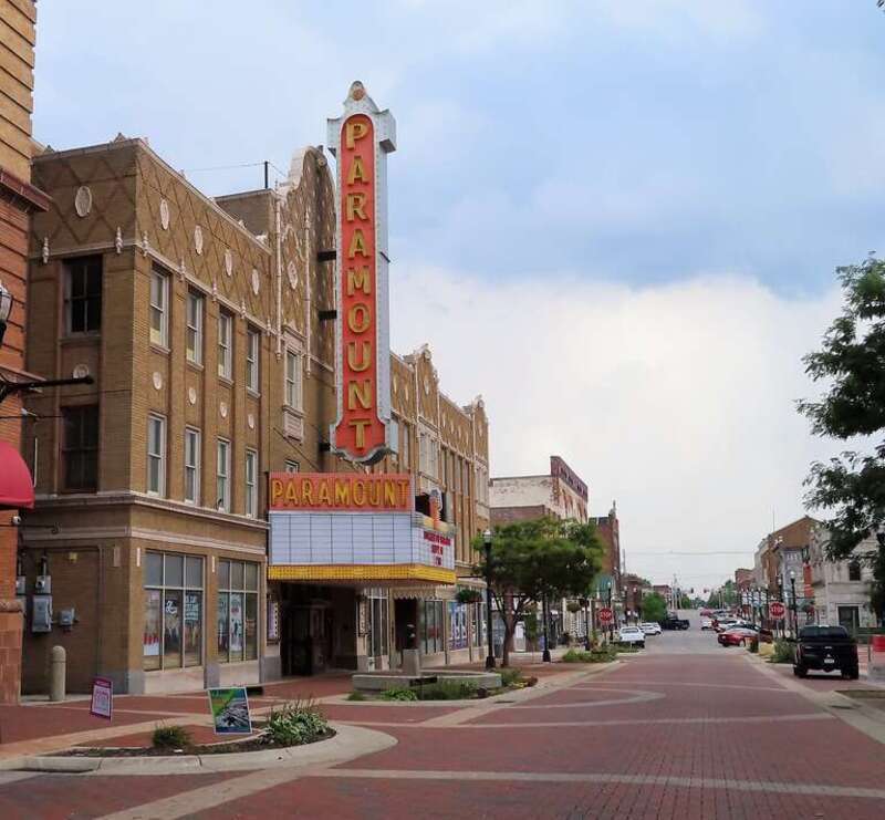 The Paramount Theatre Centre &amp; Ballroom in Anderson, Indiana, from the north – looking south on Meridian Street. The historic former Paramount Pictures-owned movie theater opened in 1929.