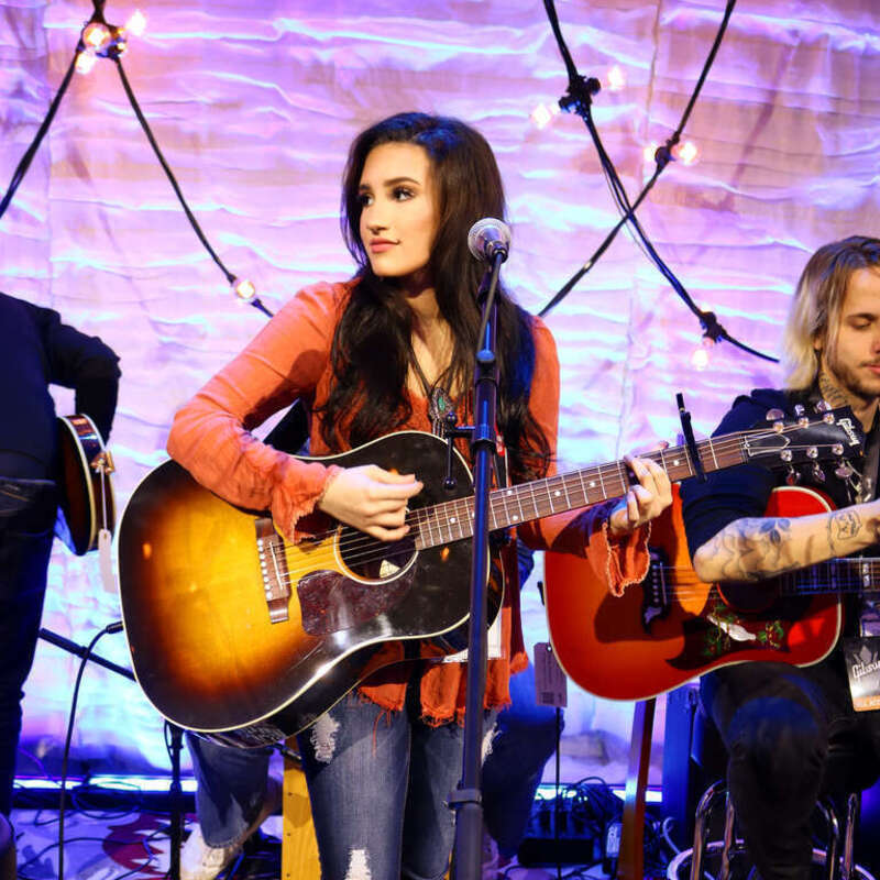 Savannah Rae performing on the Gibson stage at Winter NAMM 2020.