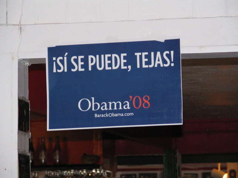 Spanish rally card for the Barack Obama presidential campaign in Austin, Texas, reading "Sí se puede, Tejas!". Obama sunrise logo removed due to copyright concerns.