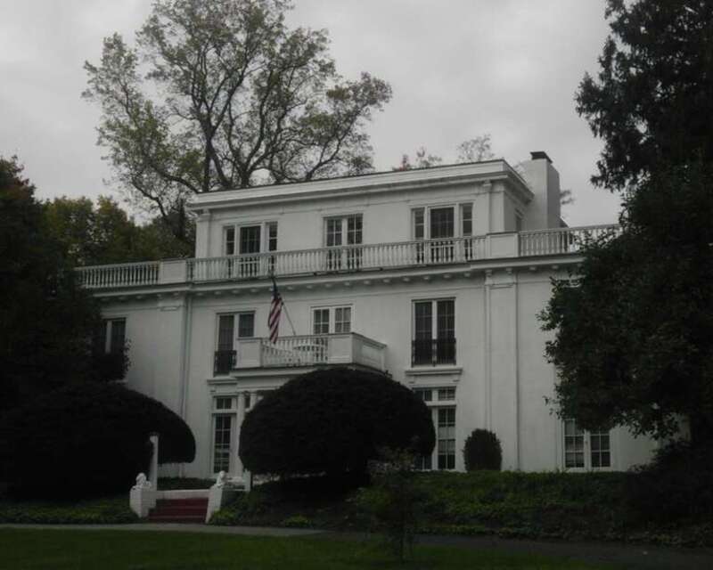 Soundview Manor on a cloudy late afternoon.