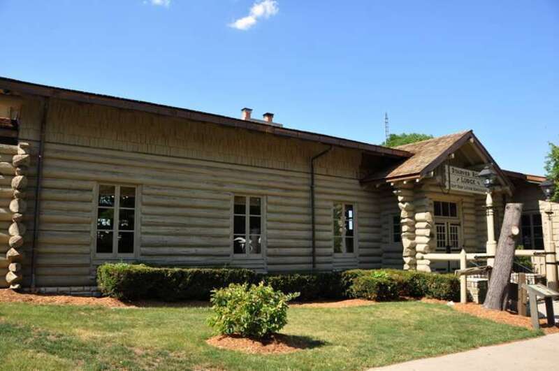 Exterior view of the Starved Rock Lodge at Starved Rock State Park, Illinois.