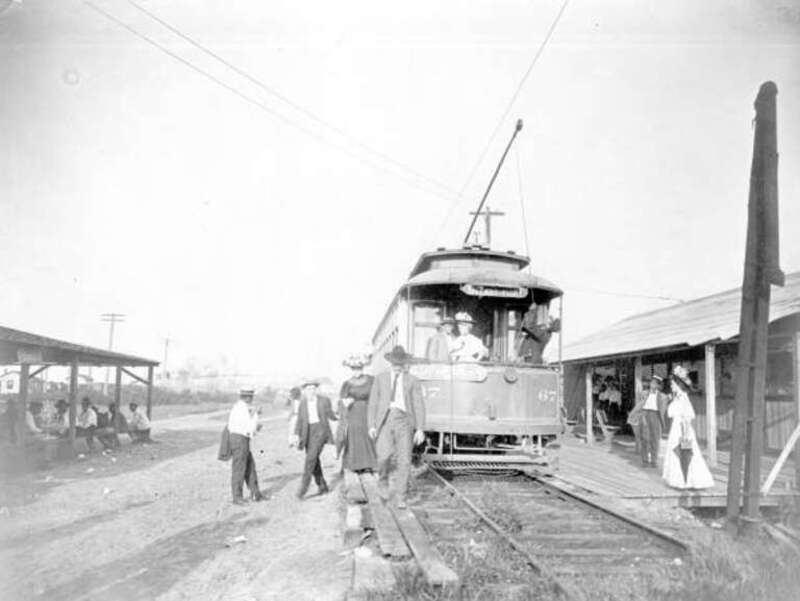 Persistent URL: floridamemory.com/items/show/35870
Local call number: RC13556
Title: Streetcar at Ballast Point Park in Tampa, Florida
Date: 1910
Physical descrip: 1 photoprint - b&amp;w - 8 x 10 in.
Series Title: Reference Collection
Repository: