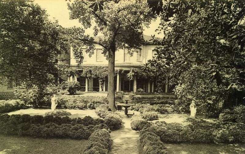 The John Wickham House, Richmond, VA; from a c. 1920 postcard published by the Meriden Gravure Company. Built in 1811-1812, it was designed by Alexander Parris.