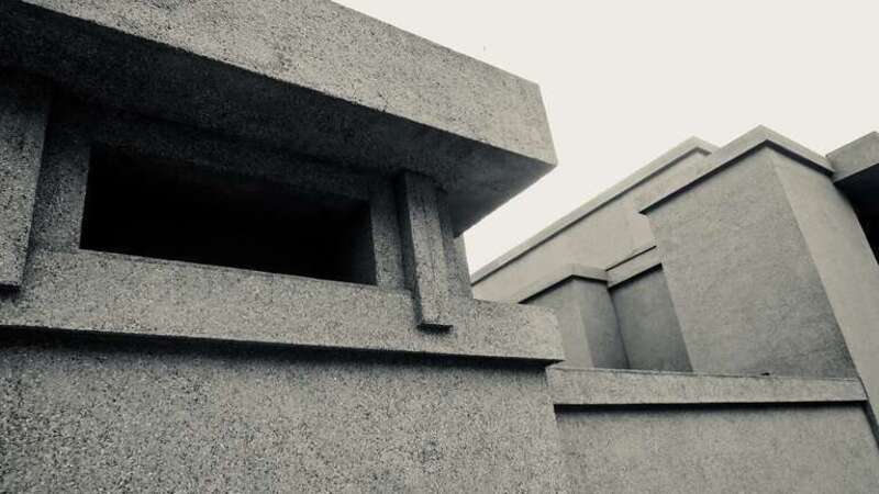 <a href="https://en.wikipedia.org/wiki/Unity_Temple" rel="nofollow">en.wikipedia.org/wiki/Unity_Temple</a>