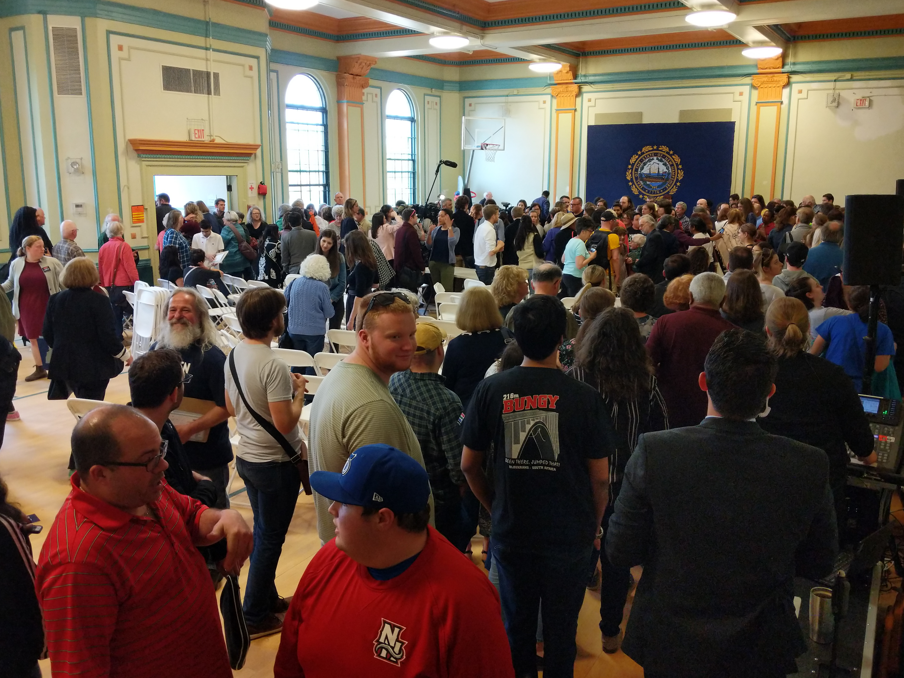 selfie line for Elizabeth Warren
