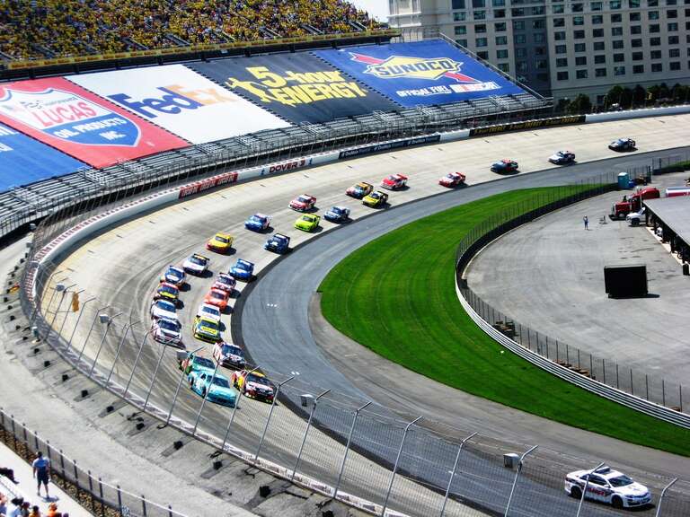 Start of the 2012 NASCAR Sprint Cup Series FedEx 400 at Dover International Speedway
