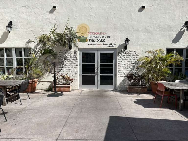 Books &amp; Books, Coral Gables Florida, April 2023