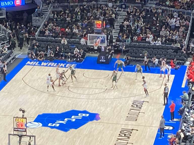 In-game action during the Chicago Bulls vs. Milwaukee Bucks basketball game at Fiserv Forum in Milwaukee, Wisconsin (United States). Milwaukee won 105–92.