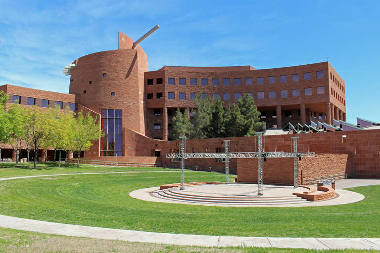 The public amphitheater at the Clark County Government Center in Las Vegas, Nevada. Photographed by user Coolcaesar on April 2, 2023.