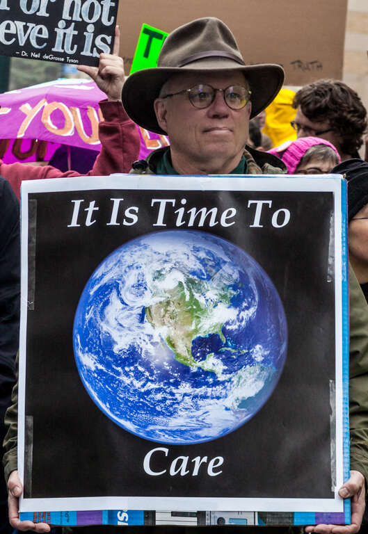 In Portland, Maine, a march to support science as the best way to obtain reliable information about us and our universe was held on a chilly and misty morning.
About a thousand people marched up Congress Street from City Hall to Congress Square Park