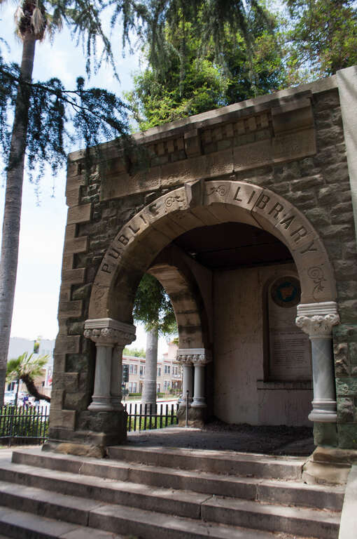 Former entrance arch of the Romanesque Revival style Pasadena Public Library, which had been damaged by earthquake and demolished in the 1950s. 

These stone archways were saved and moved to Memorial Park in Old Town Pasadena.