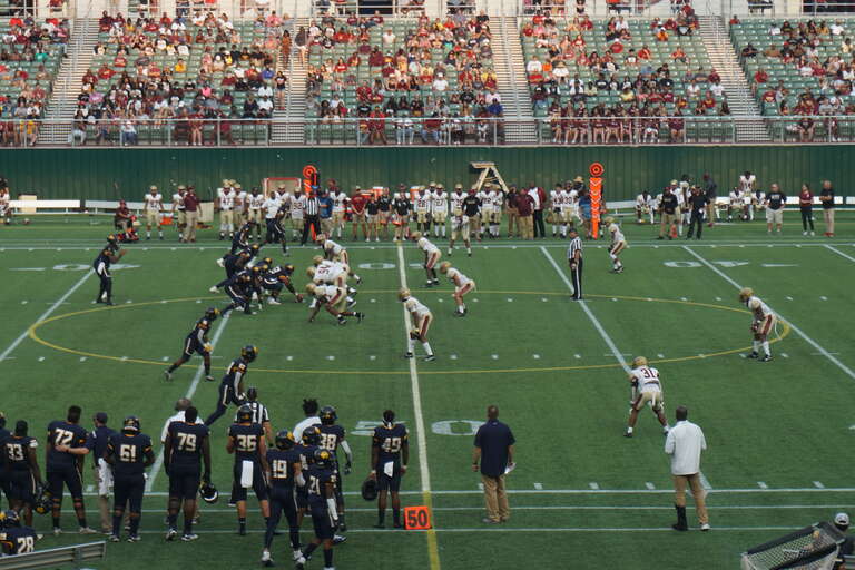 A&amp;M–Commerce on offense during the Midwestern State Mustangs vs. Texas A&amp;M–Commerce Lions football game at Choctaw Stadium in Arlington, Texas (United States). Midwestern State won 31–30.